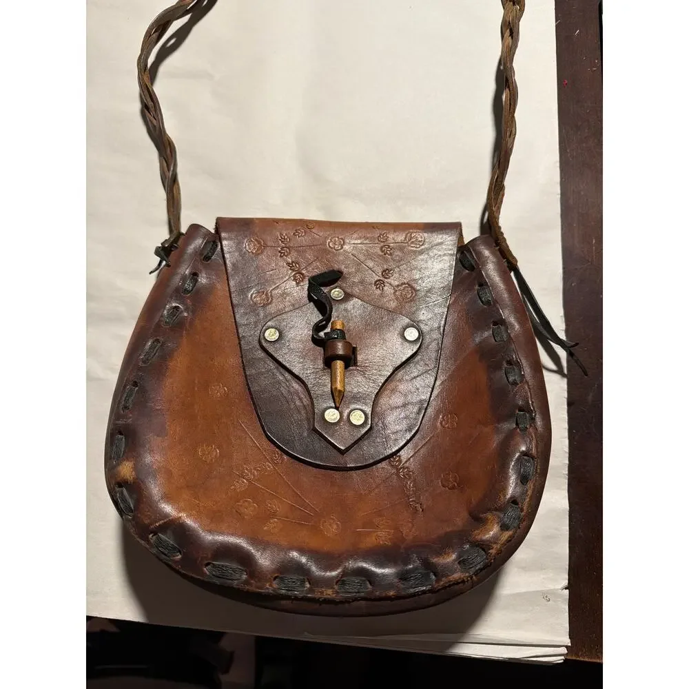 Hand Crafted Beautiful Leather Purse - Picture 2 of 6